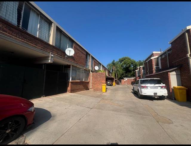 2 BEDROOM TOWNHOUSE FOR SALE IN TILEBA